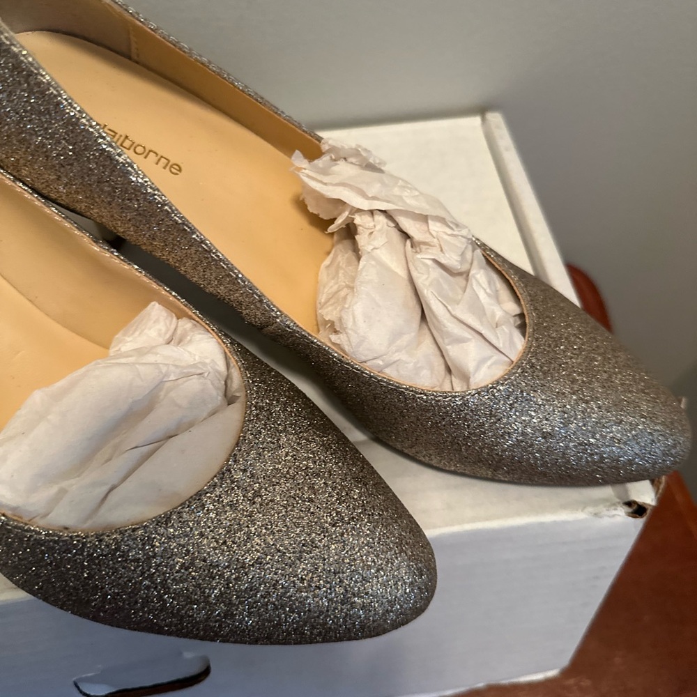 🎓NWT Liz Claiborne Women's Sparkling Silver Heeled Boots - Picture 5 of 11